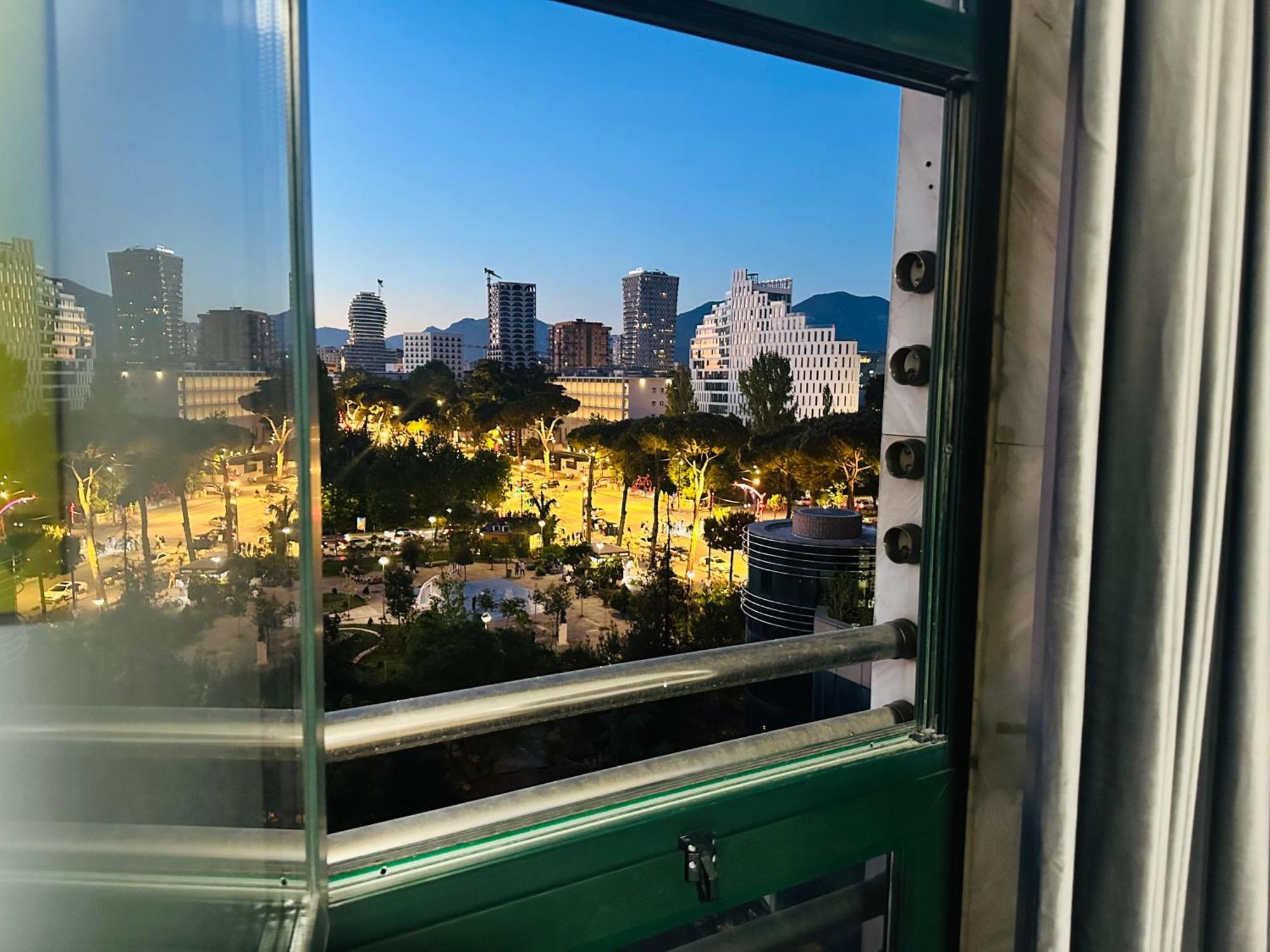 Amo Tower Tirana Center Apartment ภายนอก รูปภาพ